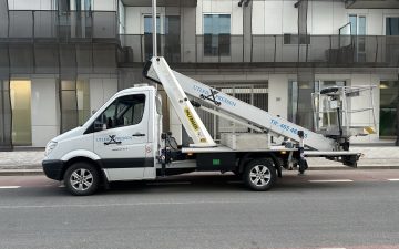 Lei Mercedes Sprinter Billift med rekkevidde 13,8 m 