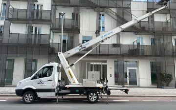 Lei Mercedes Sprinter Billift med rekkevidde 13,8 m 